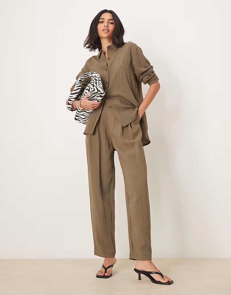 

Зауженные брюки ASOS DESIGN цвета хаки с хлястиком на талии