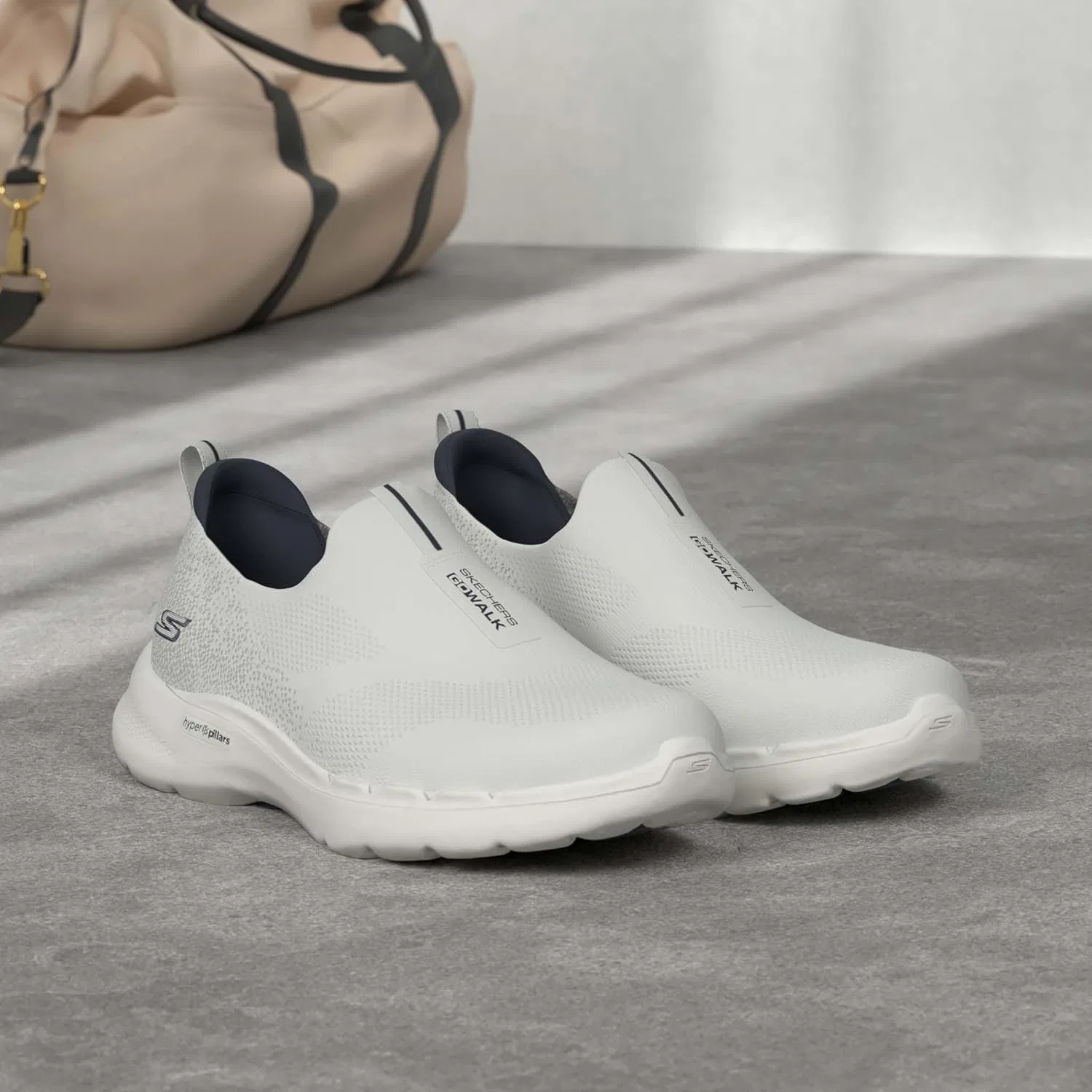 Женские кроссовки Skechers Premium, White Navy — фото 2