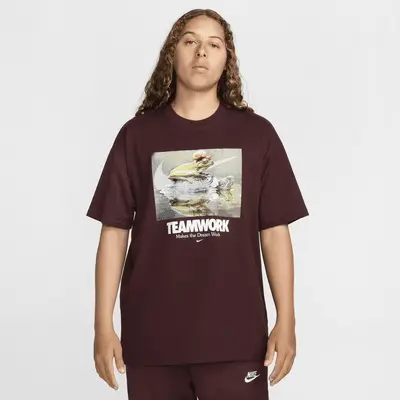 

Футболка Nike Sportswear, цвет Burgundy Crush