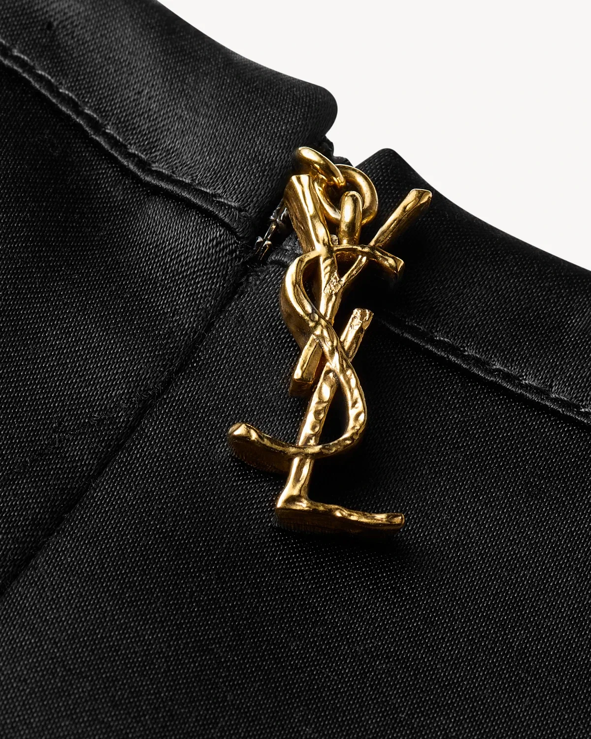 Платье-футляр CASSANDRE из сатина SAINT LAURENT, черный — фото 3