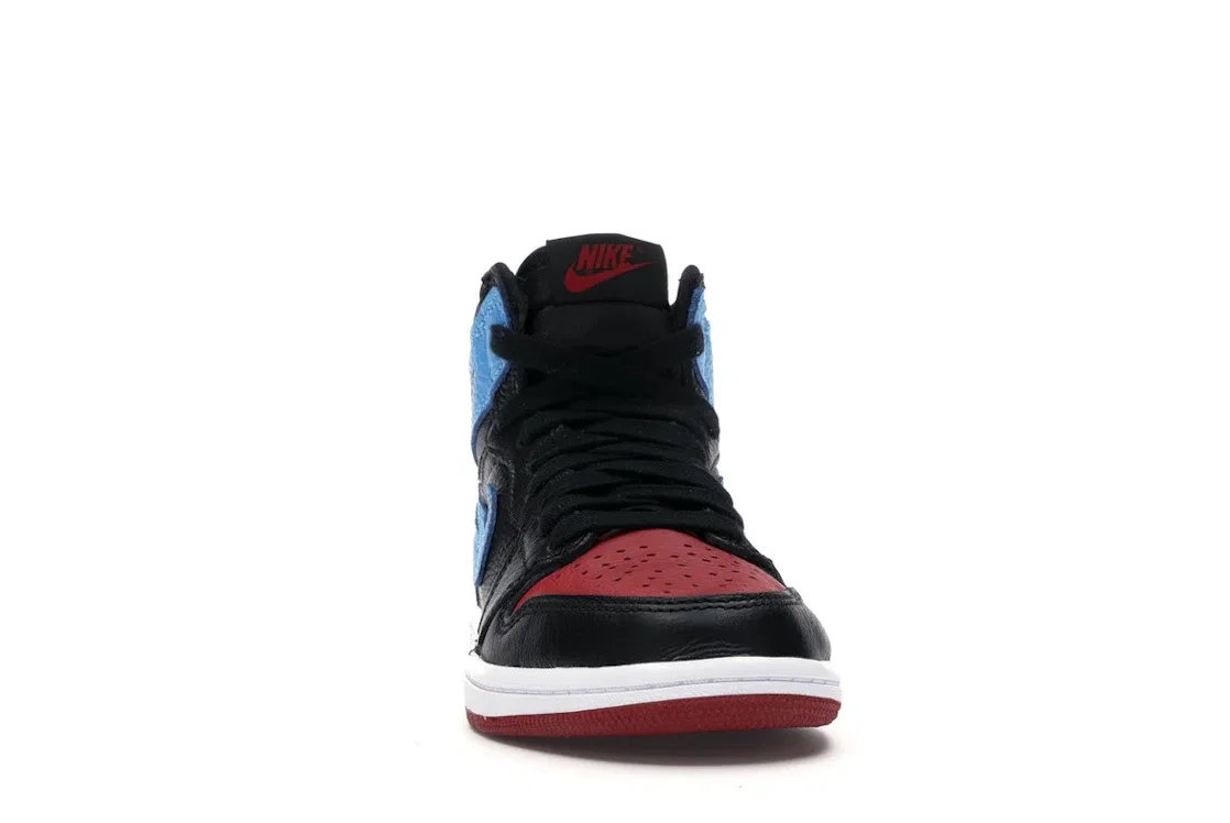 Детские кроссовки Lifestyle с патентованной кожи Jordan 1 Retro High UNC Chicago Leather Jordan, Black/Dark Powder Blue-Gym Red — фото 2