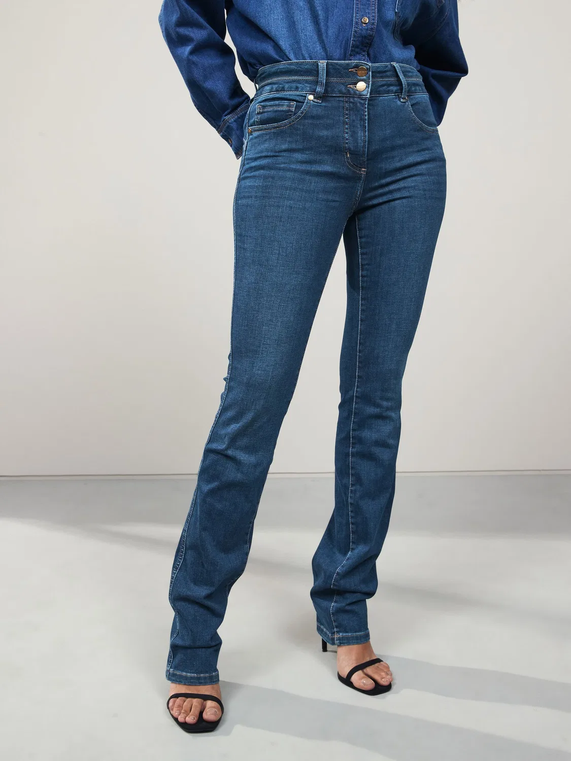 Брюки джинсовые клеш Next Lift Slim and Shape, темно-синие — фото 3