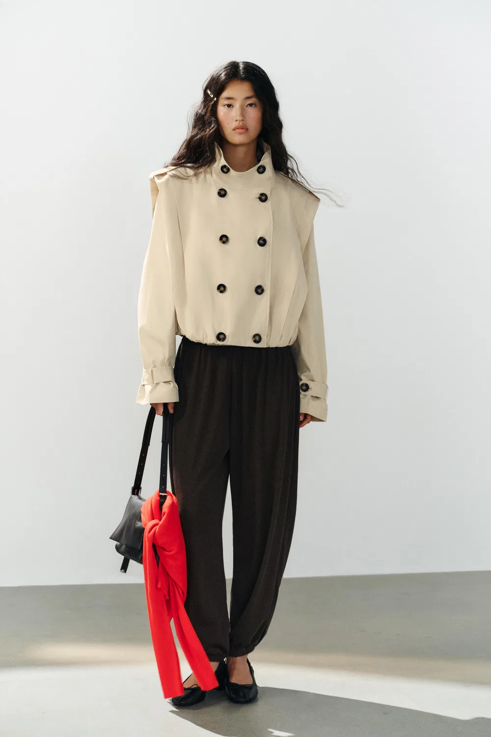 Короткий тренч с декоративными складками ZARA, Sandfarben