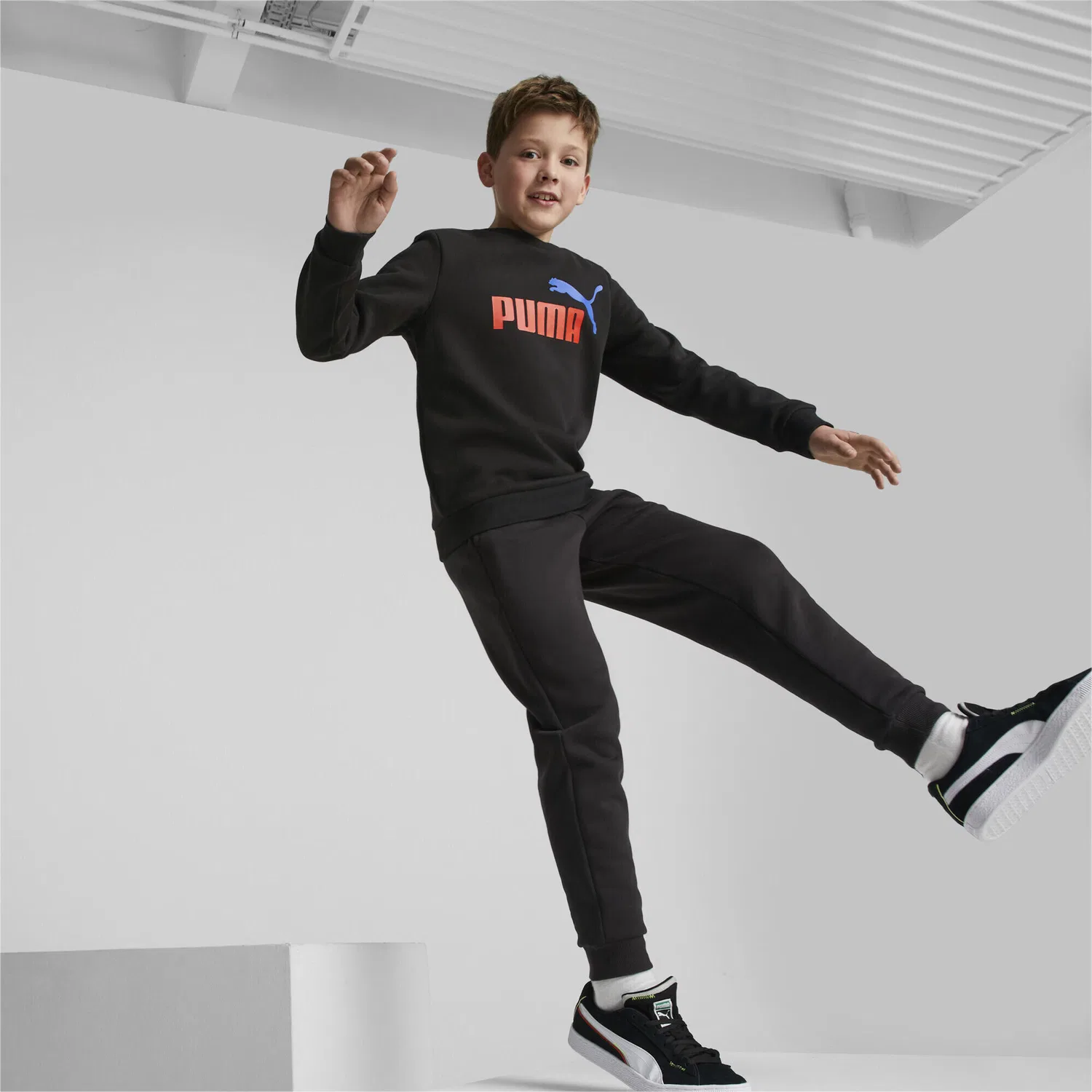 Детские штаны спортивные с утягивающим поясом Essentials+ Two-Tone Logo Puma, Black Warm Earth — фото 4