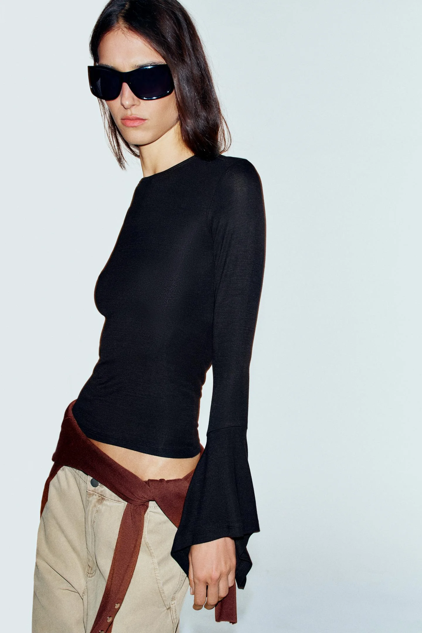 Лонгслив Zara с воланами на рукавах, черный