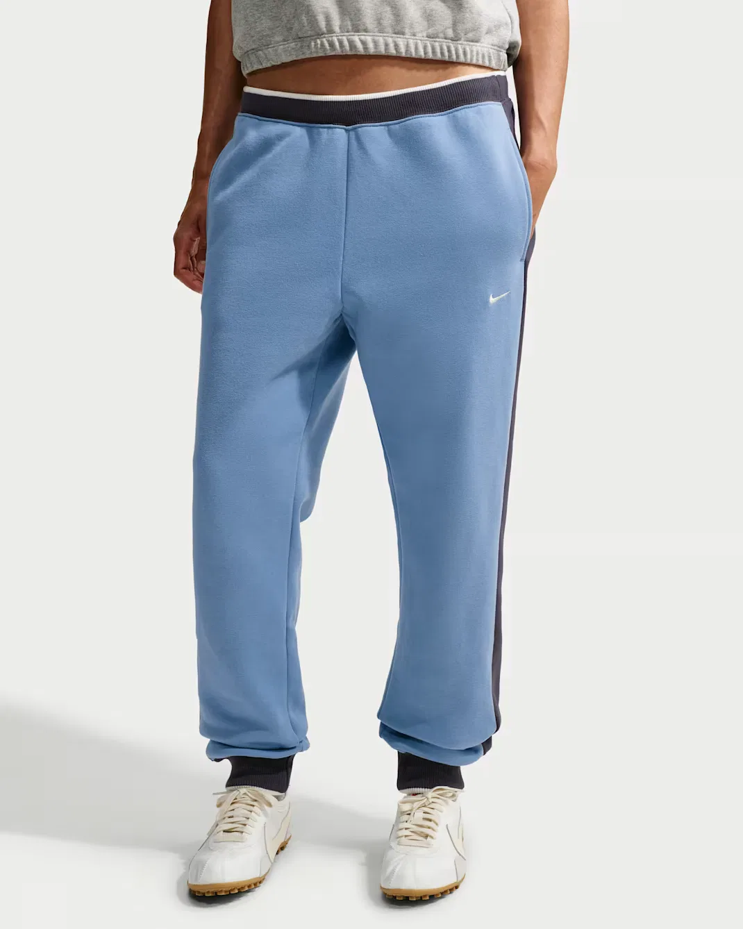 Женские спортивные брюки средней посадки Nike Studio Fleece Medium Weight, Work Blue/Gridiron/Sail — фото 2