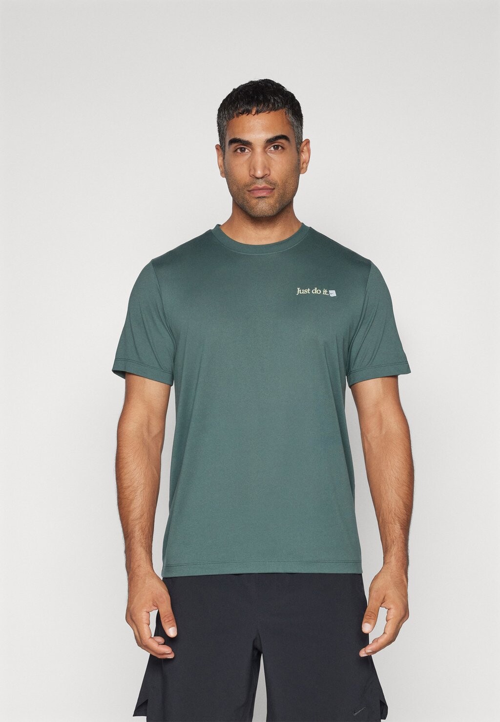 

Спортивная футболка TEE Nike Performance, темно-зеленый