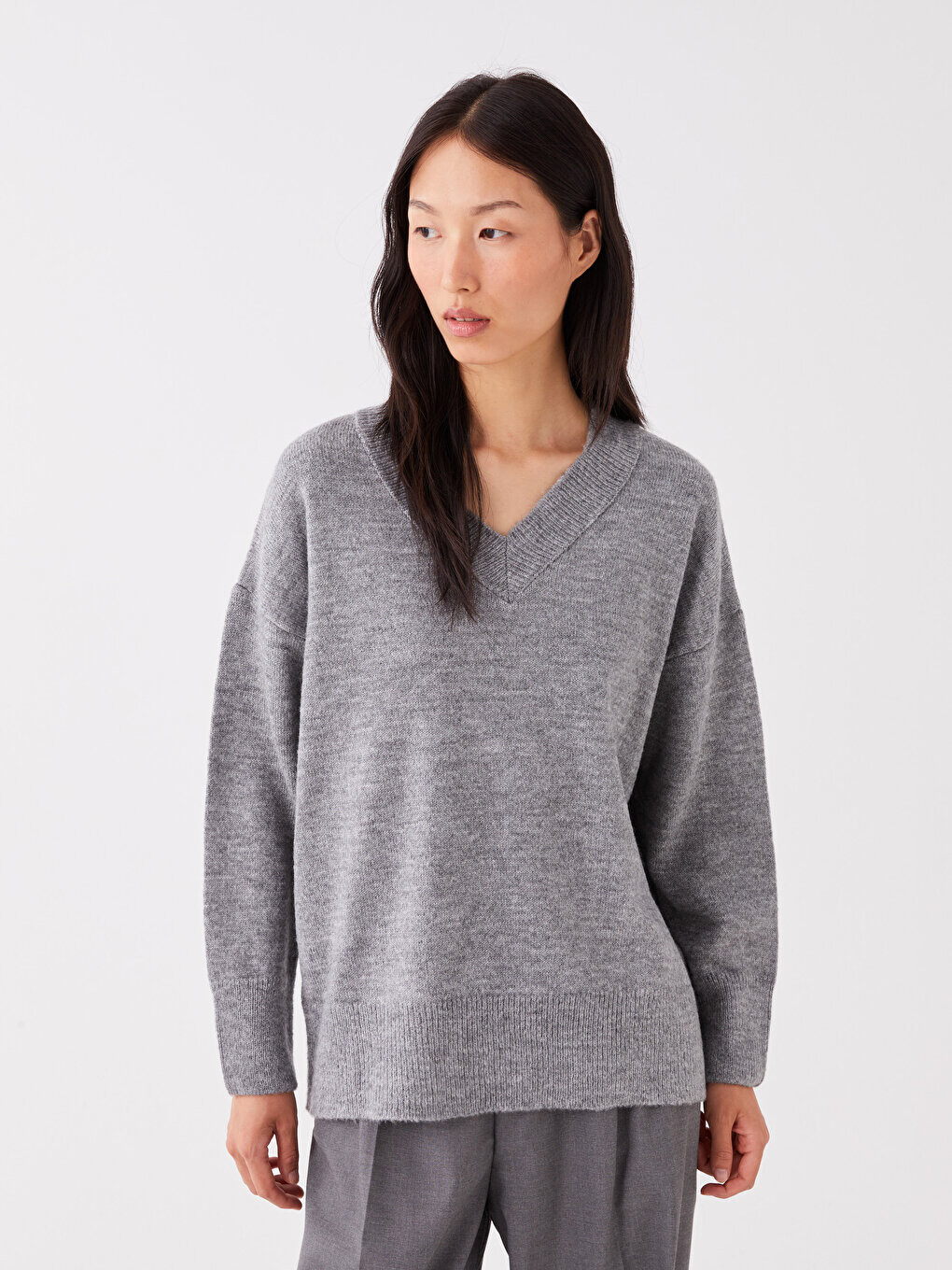 

Простой женский вязаный свитер большого размера с v-образным вырезом и длинными рукавами LCW Casual, серый меланж