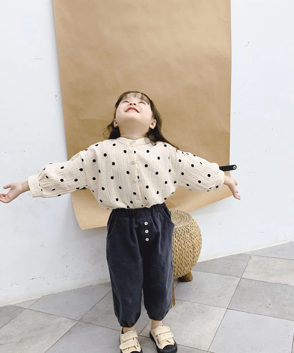 Детские брюки зауженные aimoha-KIDS из хлопка с пуговицами, светлый бежевый — фото 2