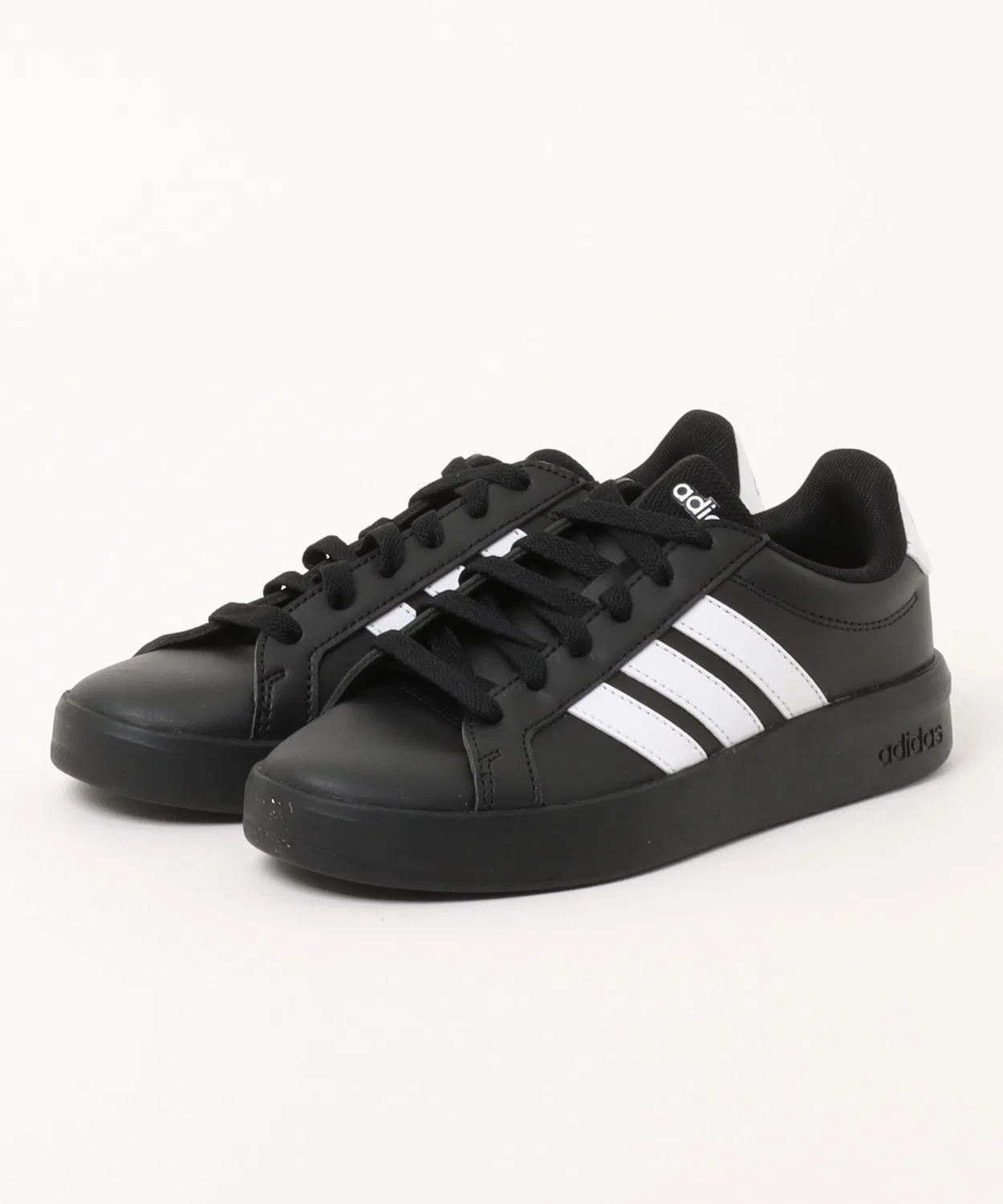 Детские кроссовки из синтетической кожи на шнуровке GRAND COURT 3.0 J Adidas, Black/White