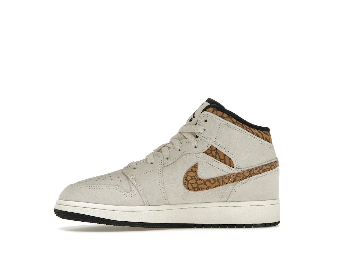 Детские кроссовки Lifestyle Jordan 1 Mid SE Jordan Light Orewood Brown/White/Light British Tan/Metallic Gold — фото 3