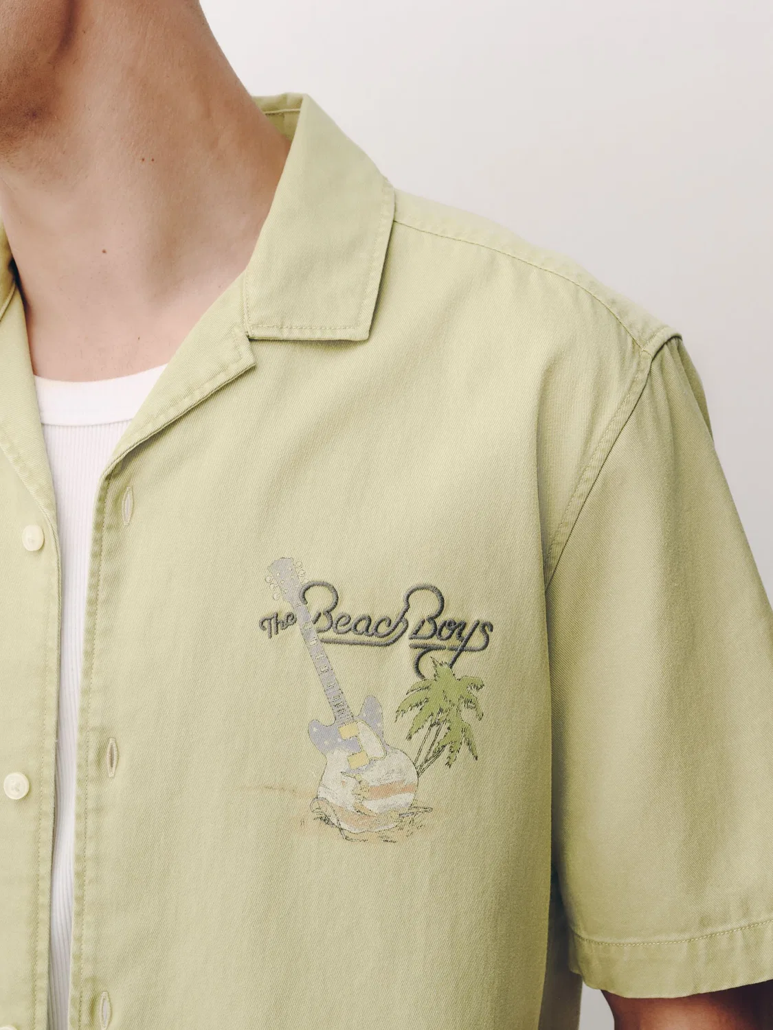 Рубашка с принтом The Beach Boys, свободная посадка Next, бежевый — фото 4