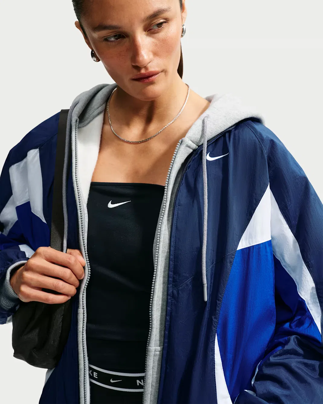 Женская спортивная куртка оверсайз Nike Sportswear, Midnight Navy/Old Royal/White/White — фото 3