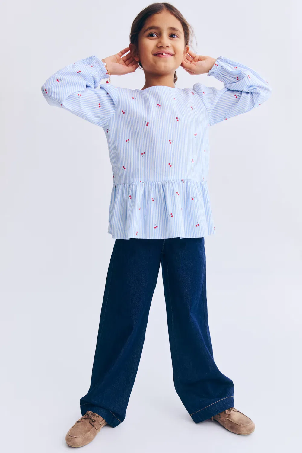 Блузка с баской из ткани сирсакер H&M, Blau/Kirschen