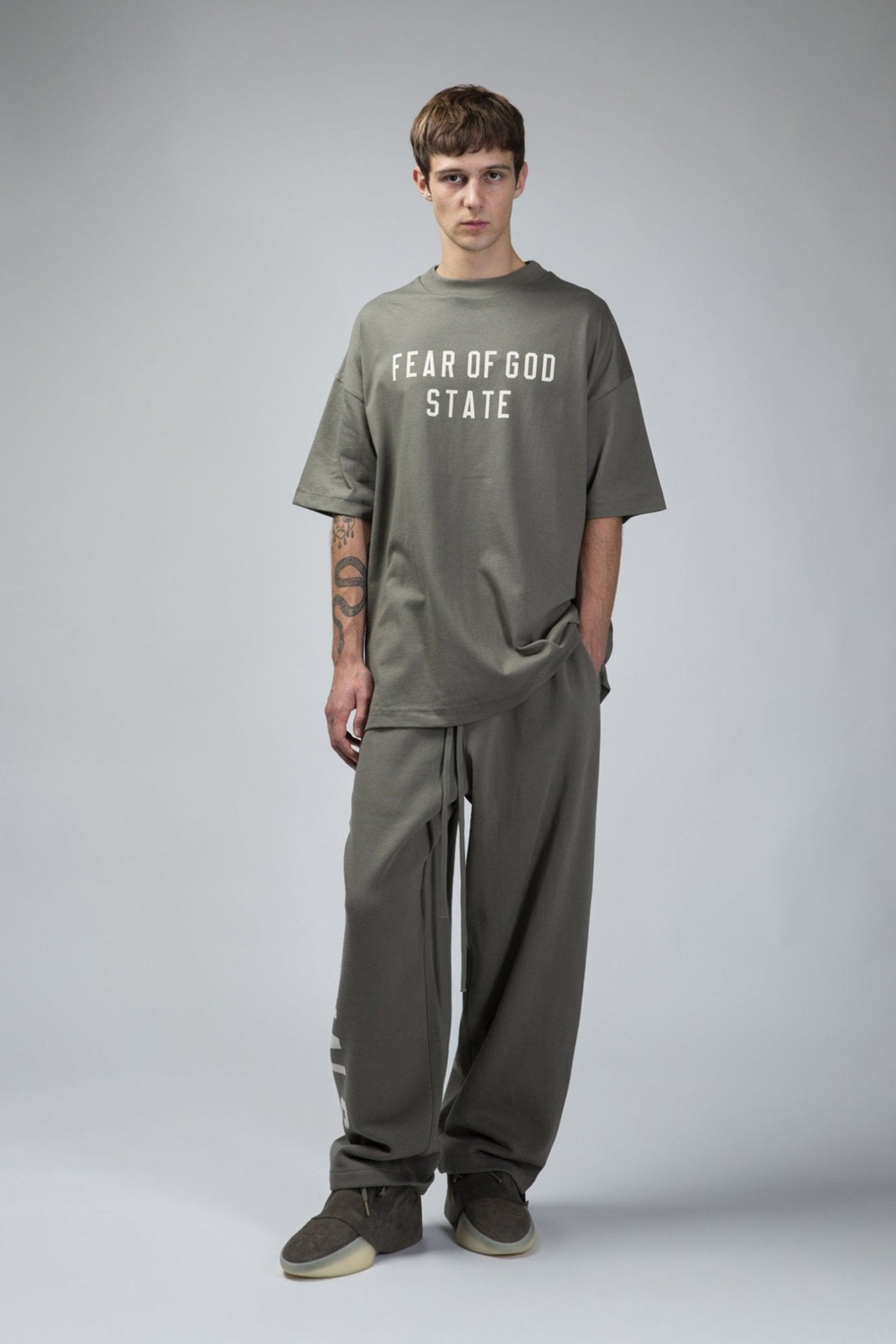 Футболка Fear of God Essentials 90s Fit, зеленый — фото 4
