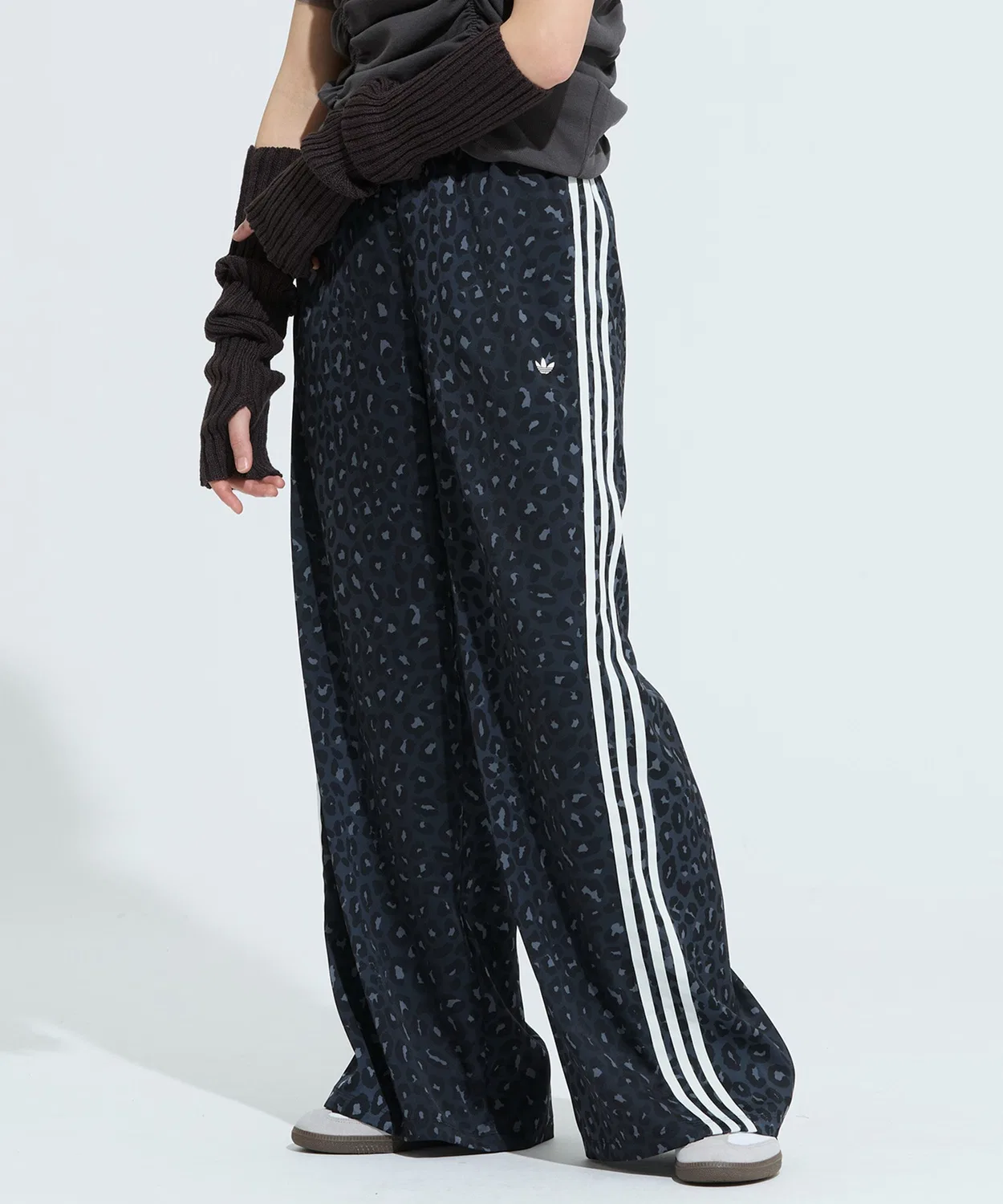 Женские широкие брюки из полиэстера с анималистичным принтом, Adidas Originals, Grey