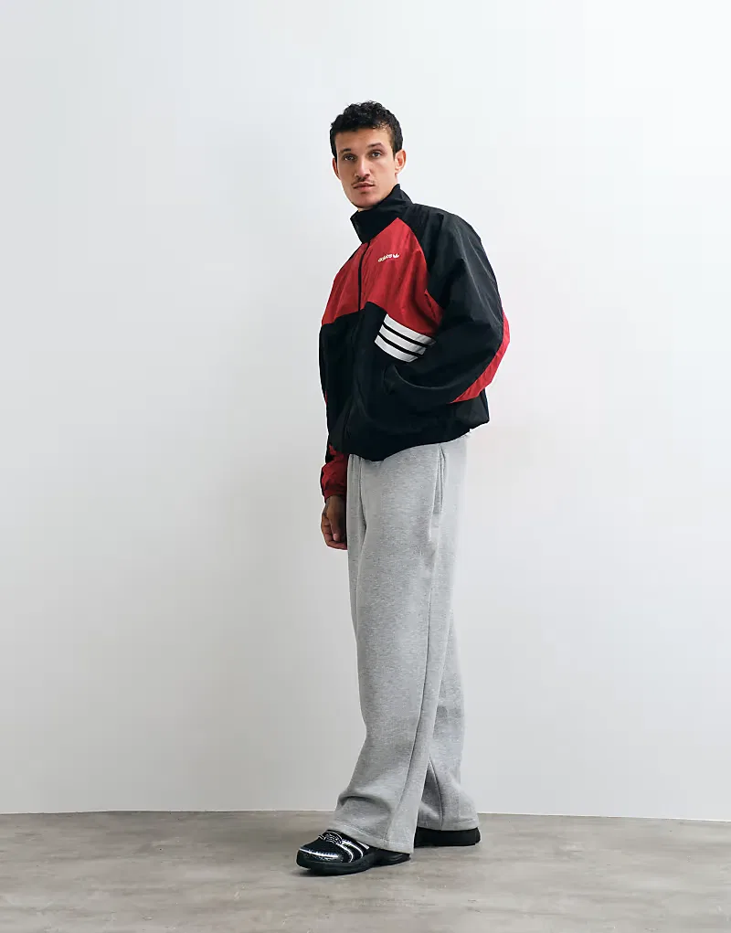 Тканая спортивная куртка Adidas Originals Munich в черно-красном цвете — фото 2