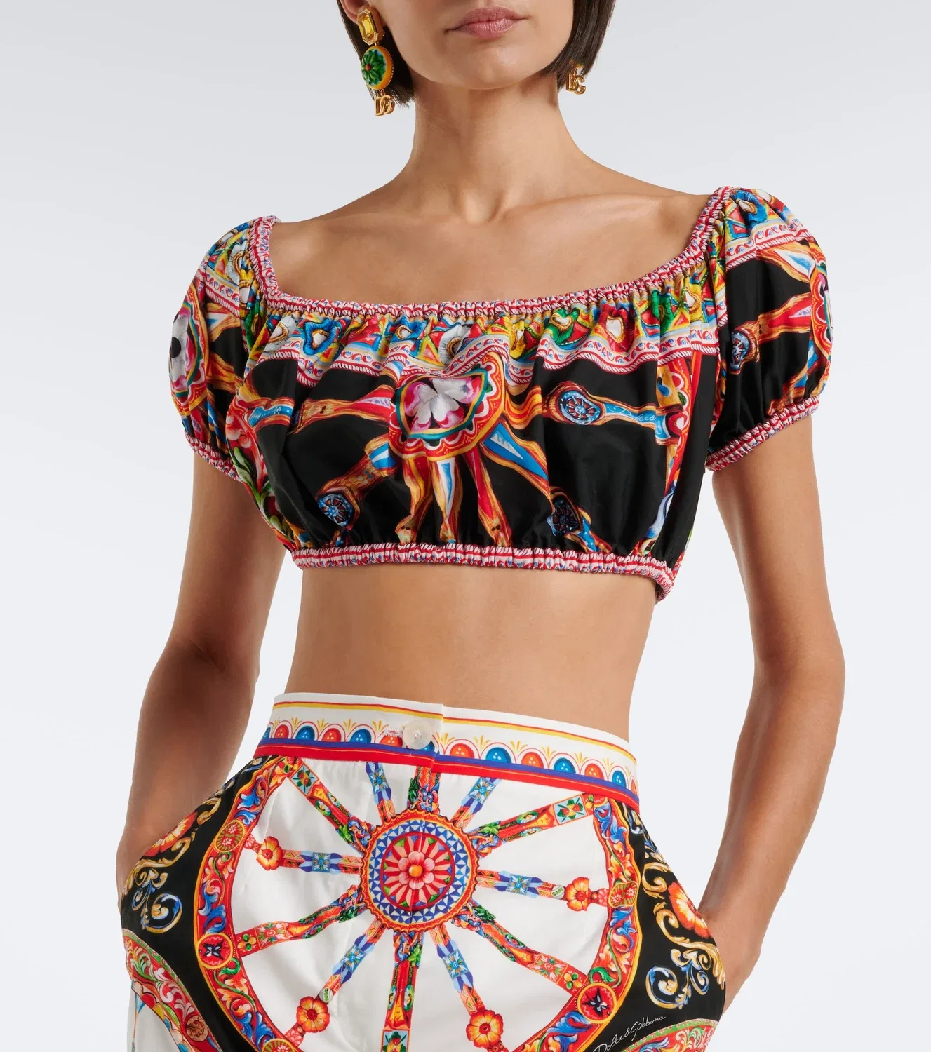 Хлопковый укороченный топ с открытыми плечами и принтом Dolce & Gabbana, мультиколор — фото 2