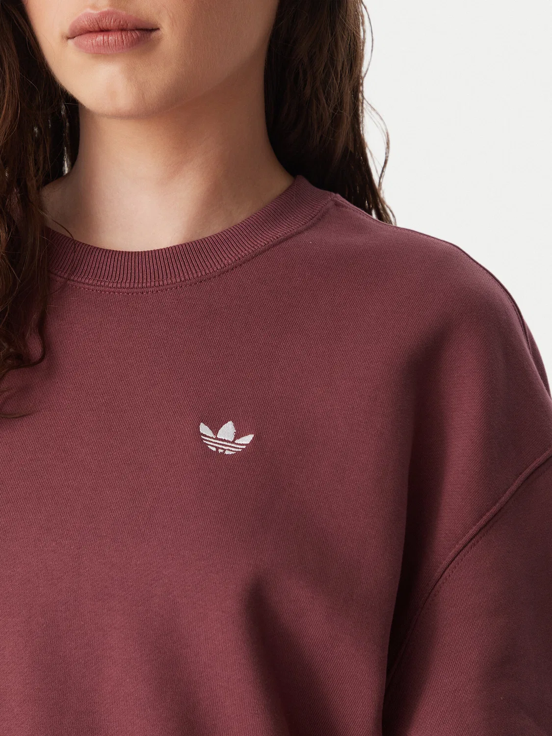 Женская толстовка стандартного кроя Essentials Crew Long Fleece Sweatshirt Adidas, коричневый — фото 4