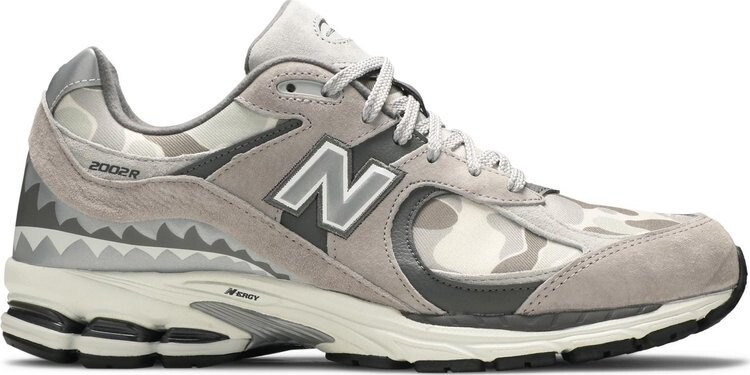 Кроссовки New Balance BAPE x 2002R 'Apes Together Strong - Grey Camo', серый — фото 2