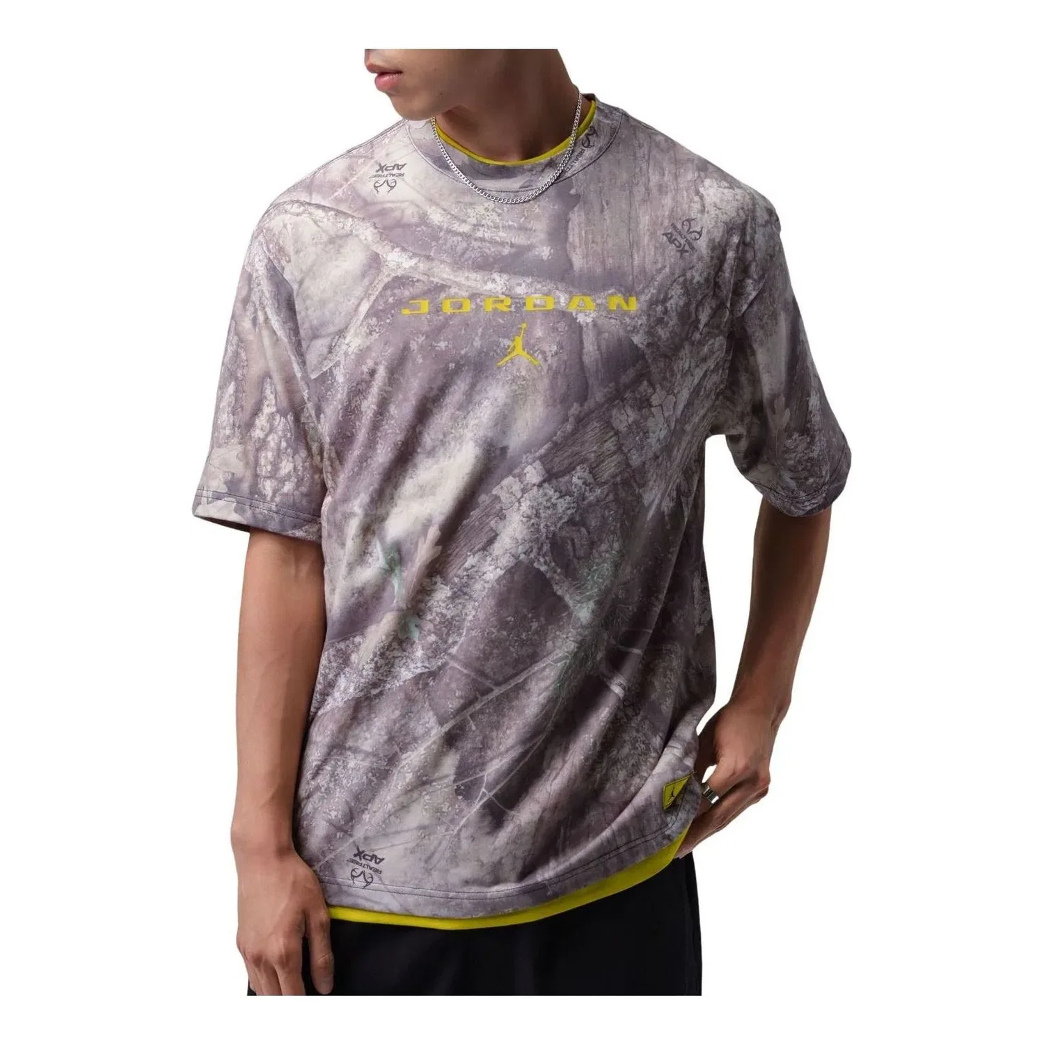 Мужская футболка Air Jordan Brooklyn Realtree T-Shirt 'White Bright Citron' Jordan, White/Bright Citron