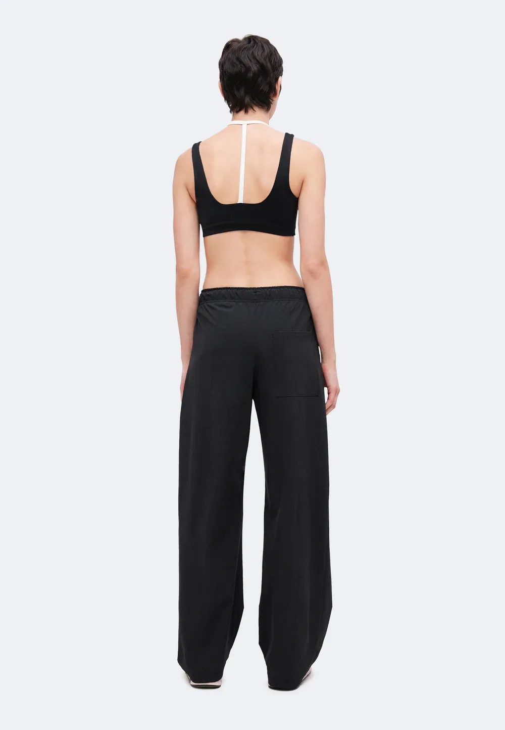 Одна широкая штанина - спортивные штаны Nike Performance, Black/White — фото 3