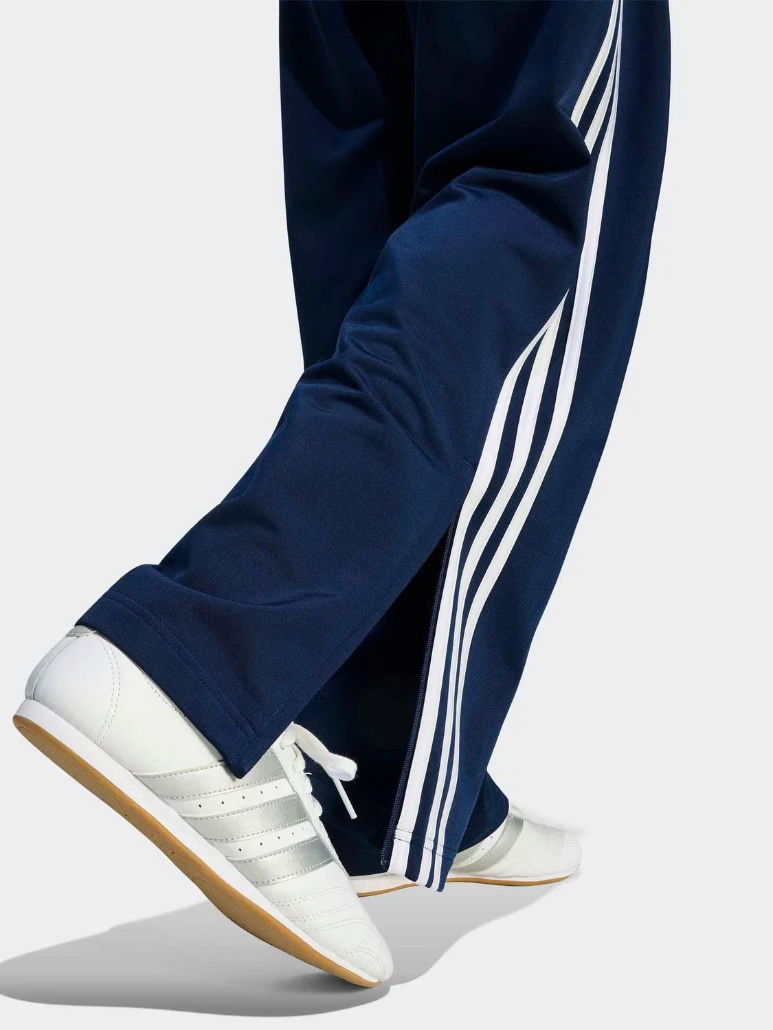 Штаны свободного кроя Firebird, adidas Originals, сине-белые — фото 4