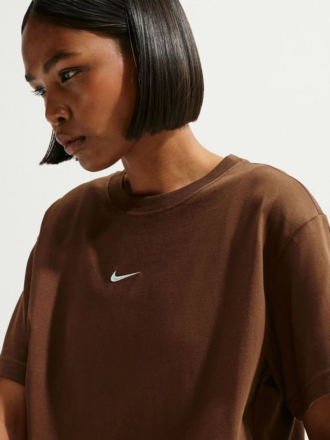 Футболка оверсайз Nike Sportswear Essential, Cacao Wow Brown — фото 4