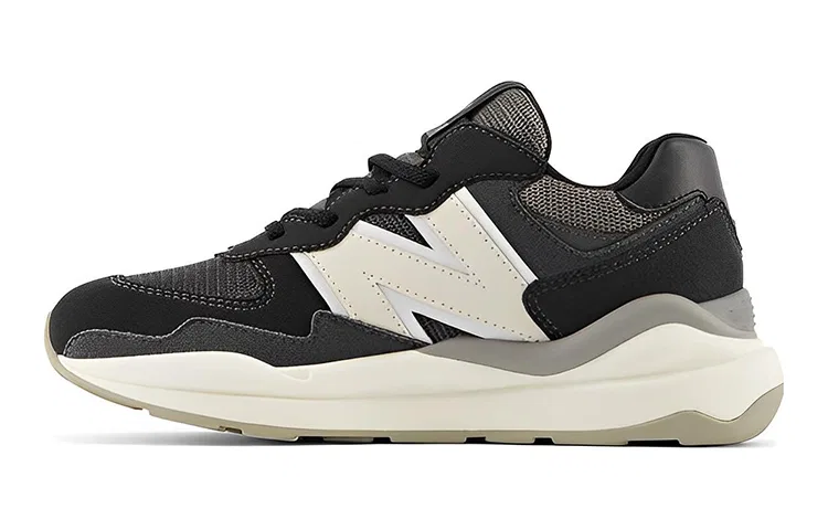 Детские кроссовки с защитой носка New Balance, Black