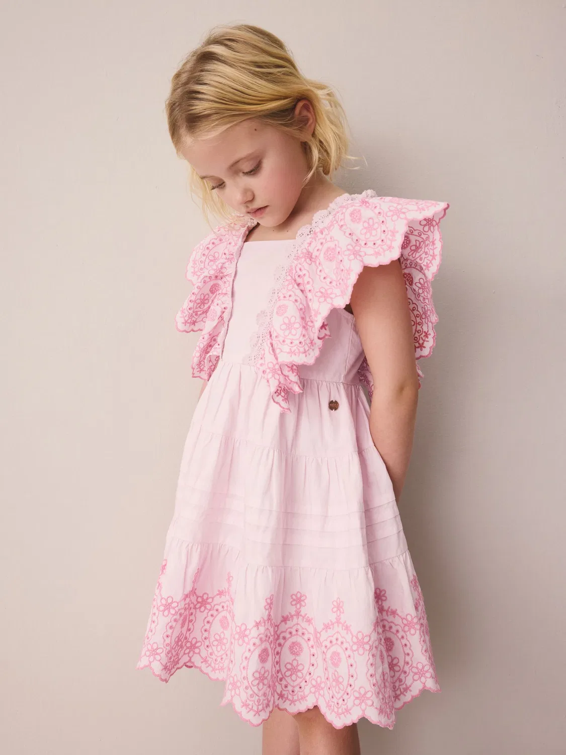 Платье с вышивкой Broderie Tiered Dress Laura Ashley, розовое