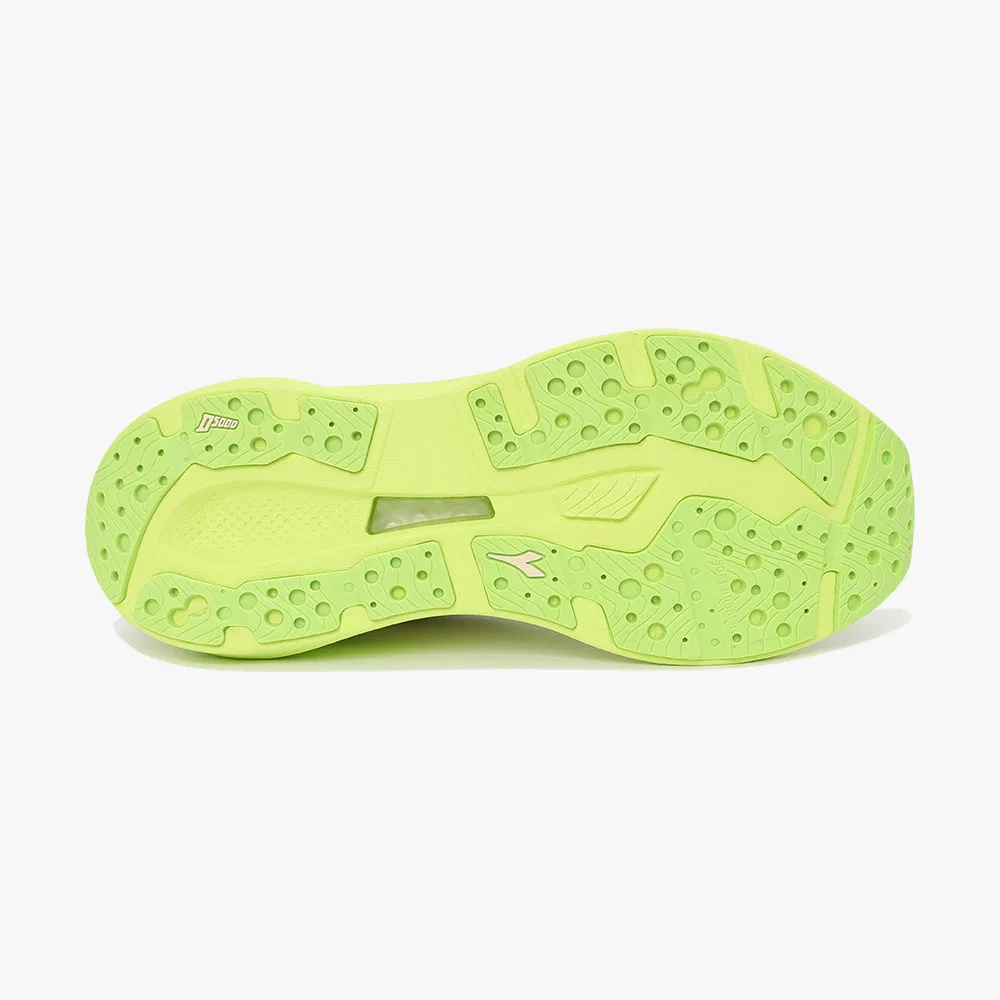 Мужские беговые кроссовки Diadora Mythos Blueshield Vigore V жёлтые — фото 4