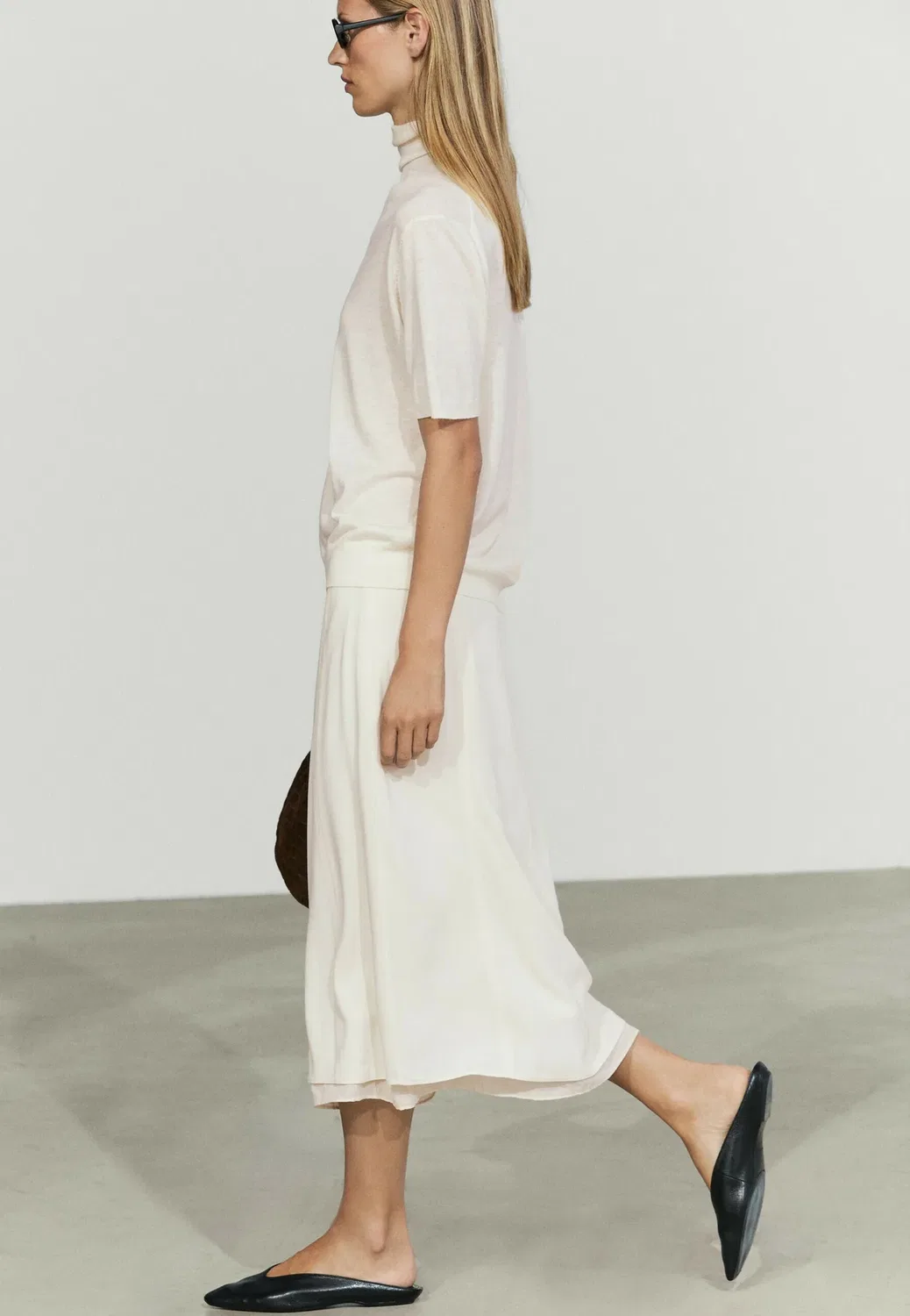 Простая футболка Massimo Dutti, Sand — фото 4
