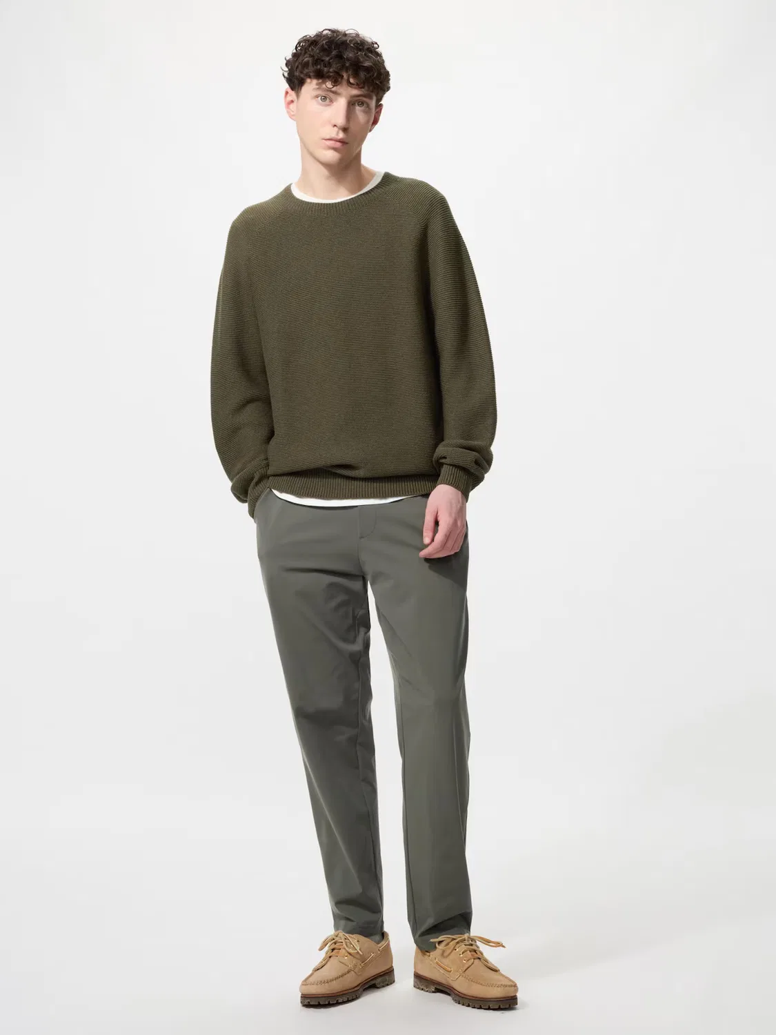 Спортивные брюки Uniqlo, эластичные, зауженный крой удлиненной длины, оливковый