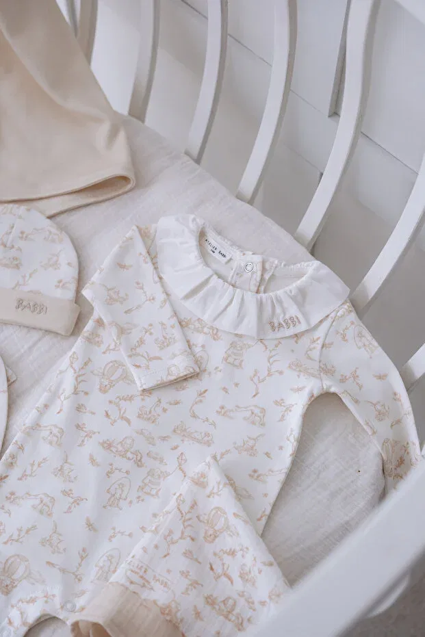Детский комплект для новорожденных хлопковый Toile de Jouy Atelier Babbi, Beige — фото 4
