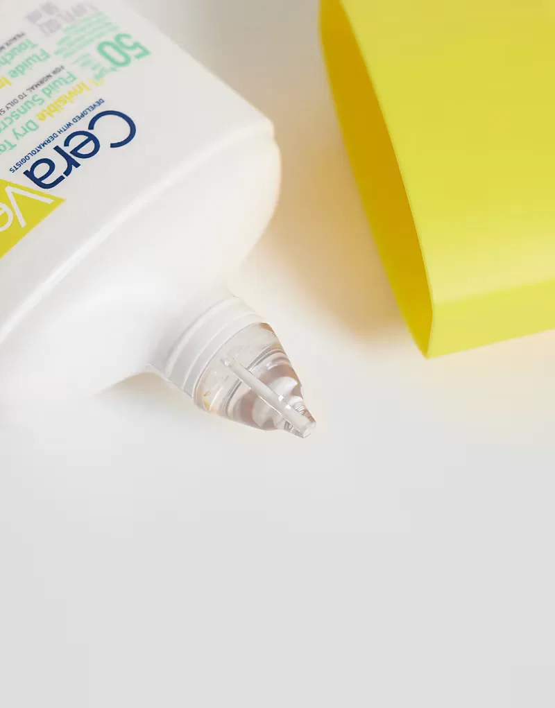 Солнцезащитный флюид с сухим прикосновением CeraVe Invisible Dry Touch SPF 50+, 50 мл — фото 3