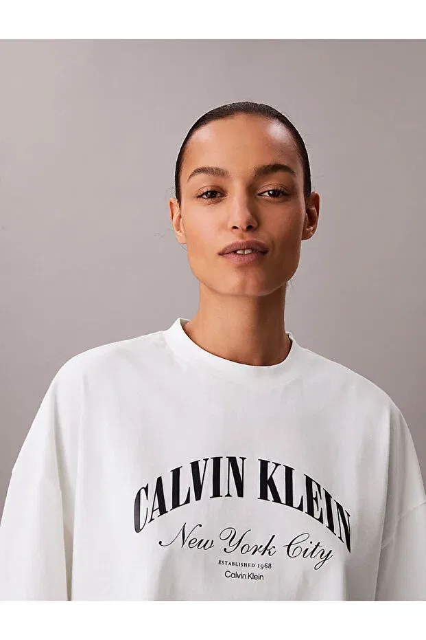 Женская хлопковое укороченное футболка с принтом Calvin Klein, White — фото 3