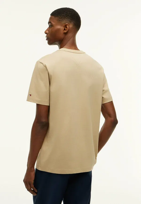Футболка с принтом Script logo tee Tommy Hilfiger batique khaki, хаки — фото 3