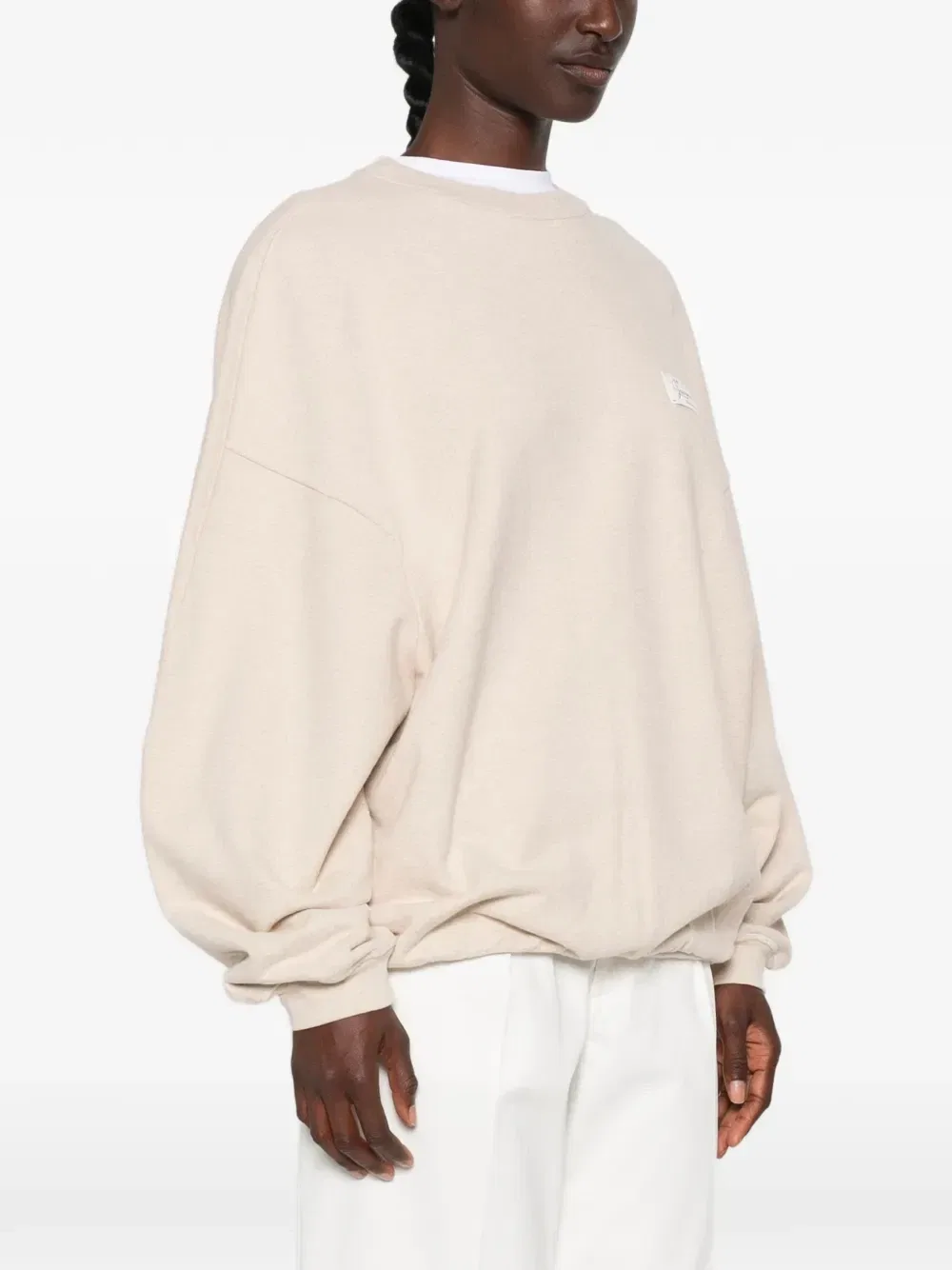 Джемпер со спущенной линией плеча и нашивкой-логотипом JACQUEMUS, бежевый — фото 3