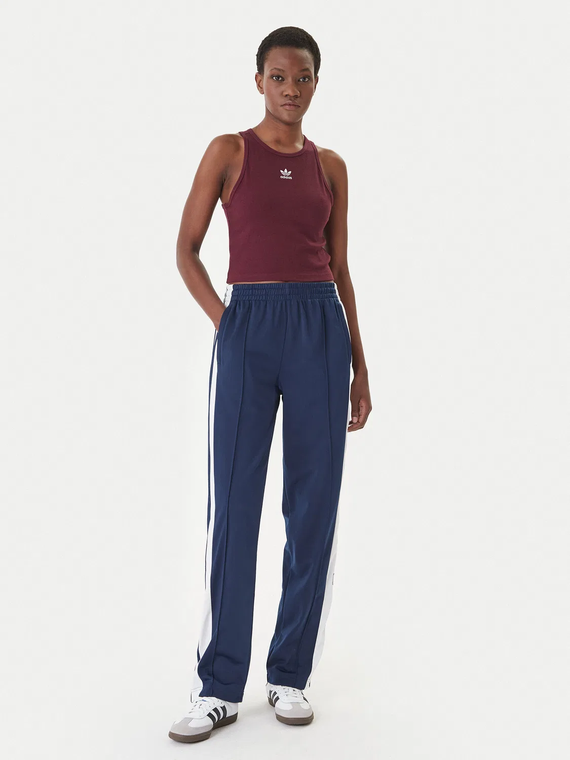 Женский топ облегающего кроя Essentials Adidas, темно-красный — фото 2