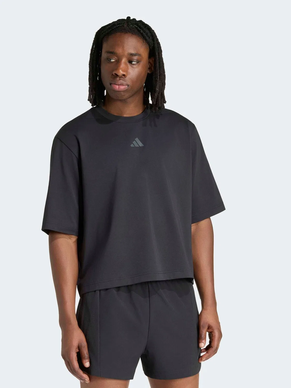 Футболка с принтом PrimeLift, короткая adidas, черный