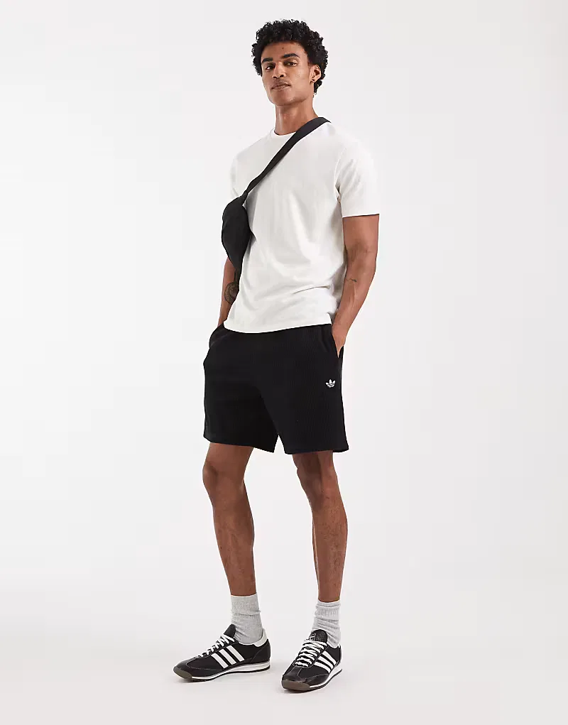 Шорты Adidas Originals Trefoil Essentials Honeycomb, черный
