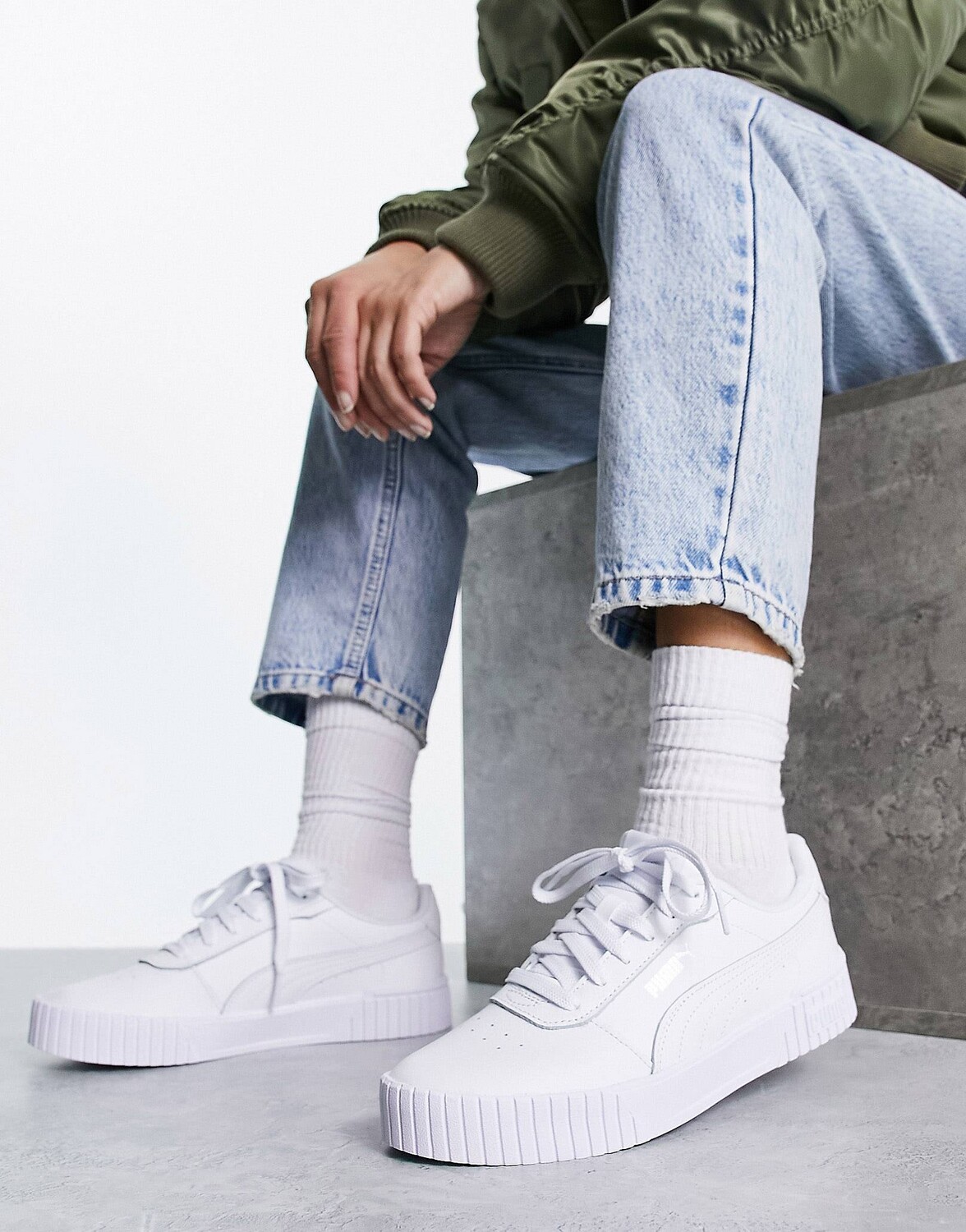 Белые кроссовки Puma Catrina