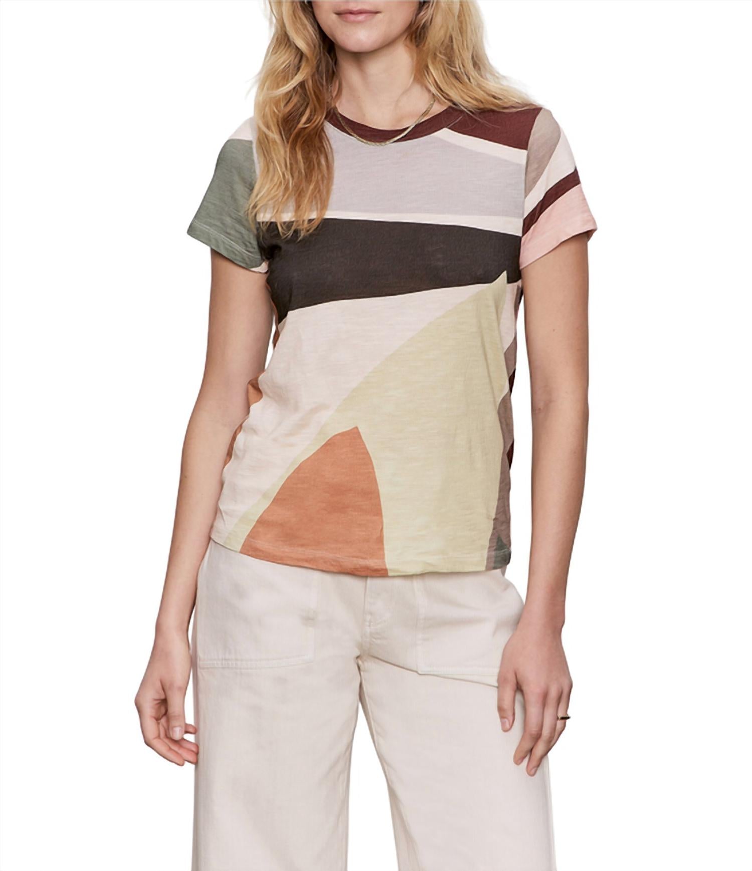 

Идеальная футболка в Aura Sanctuary, Aura