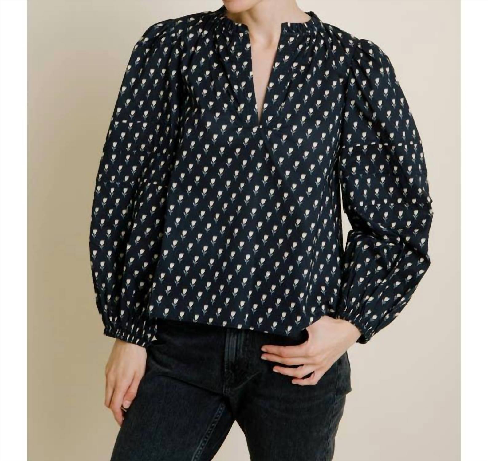 

Топ Liora Floral Pintuck Top черного цвета Aureum