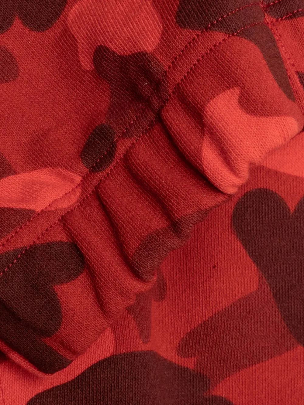 Спортивные штаны с камуфляжным принтом A BATHING APE, красный — фото 2
