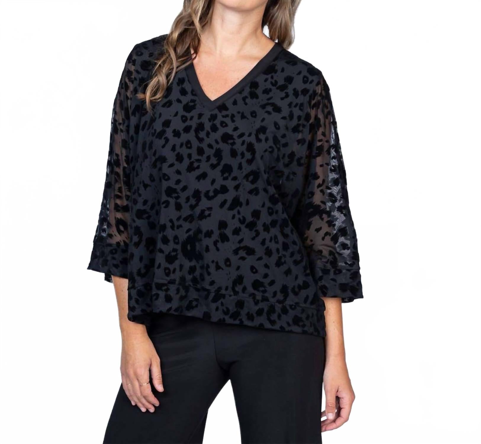 

Черный топ с V-образным вырезом Leopard LAST TANGO