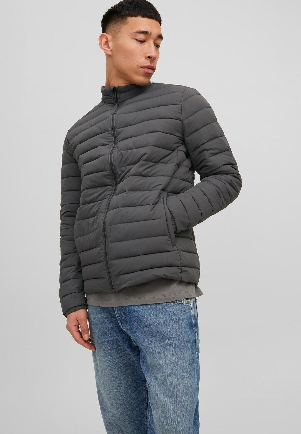 

Куртка межсезонная JJERECYCLE PUFFER COLLAR Jack & Jones, асфальт