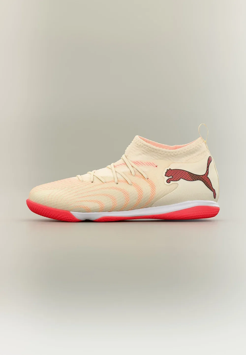 Футбольные бутсы Future 9 Match It Mid Junior унисекс - для игры в помещении Puma, Sugared Almond/White/Ultra Red/Black