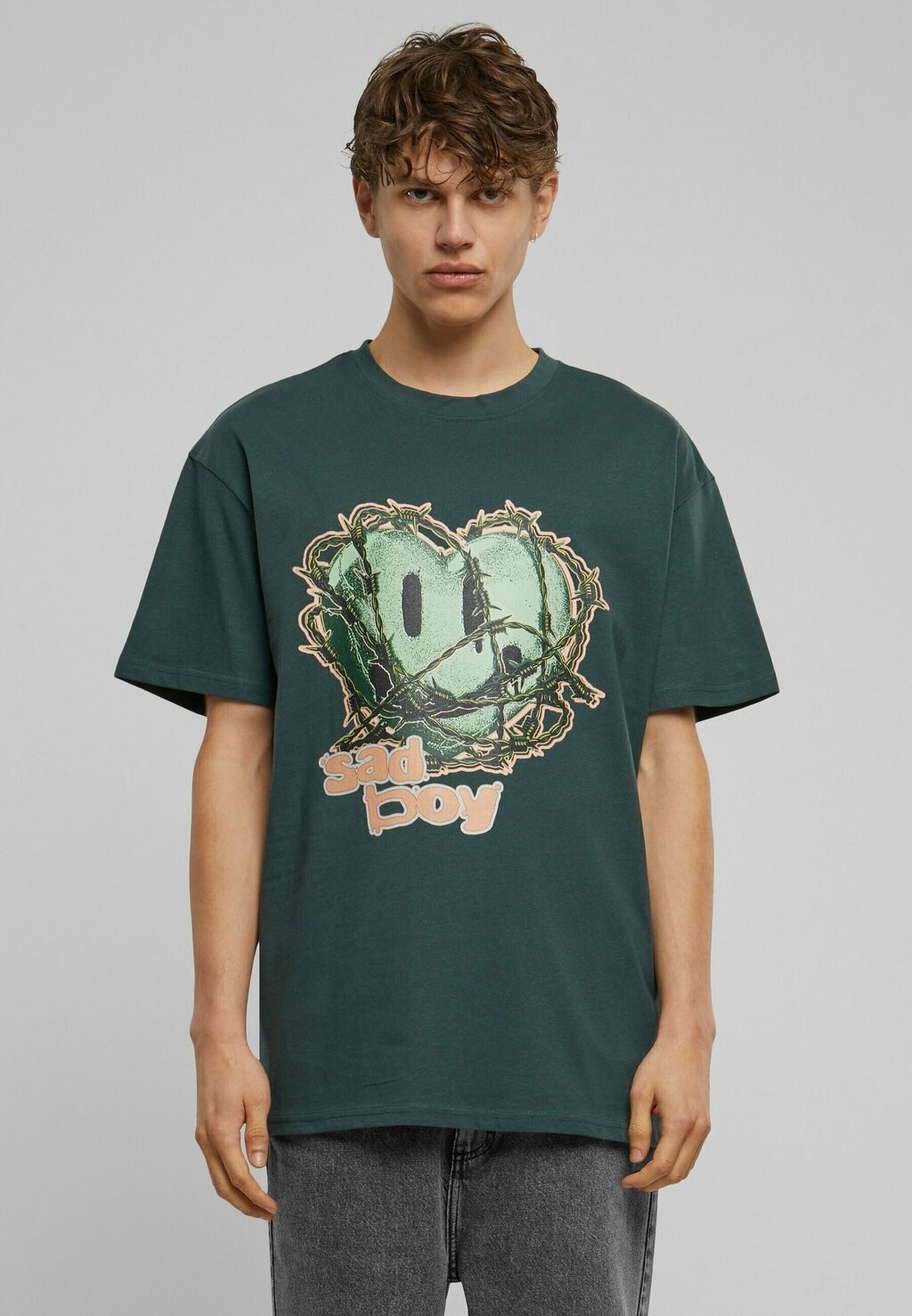 

Футболка с принтом Sad Boy Upscale by Mister Tee, цвет bottlegreen