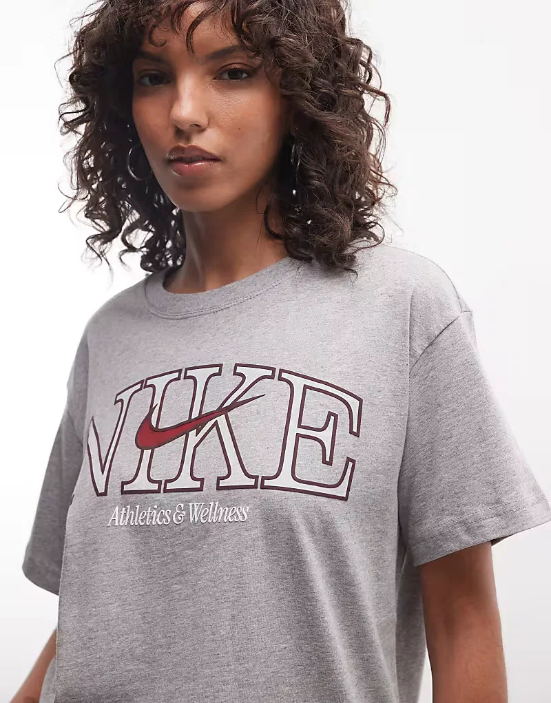 Классическая футболка Nike в стиле бойфренд с графическим принтом, серый — фото 2